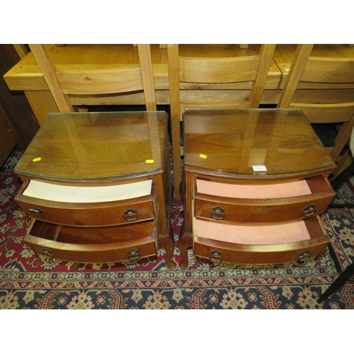 772 - A PAIR OF 20TH CENTURY WALNUT BOWED BEDSIDE CHESTS W-52 CM