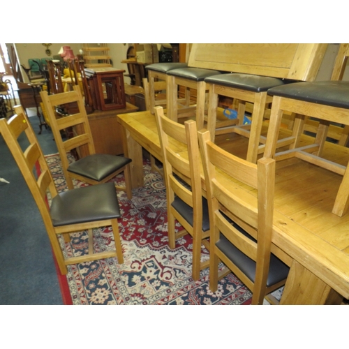 773 - A LARGE EXTENDING OAK DINING TABLE WITH FOURTEEN CHAIRS W-230 CM EXTENDING TO W-320 CM