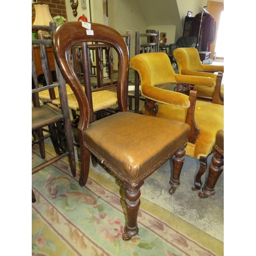 781 - A PAIR OF VICTORIAN MAHOGANY DINING CHAIRS