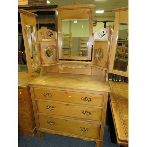 788 - AN EDWARDIAN DRESSING TABLE