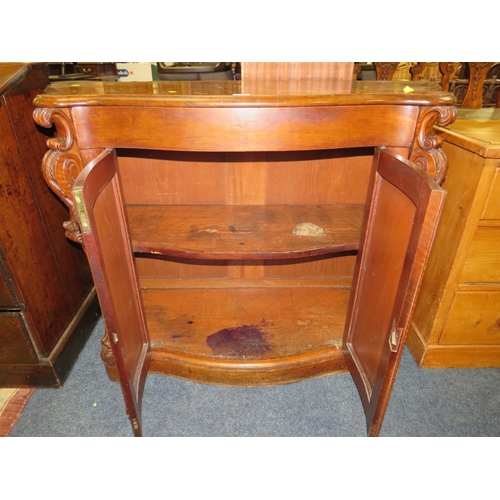 790 - A 19TH CENTURY MAHOGANY SERPENTINE CHIFFONIER - W 125 CM