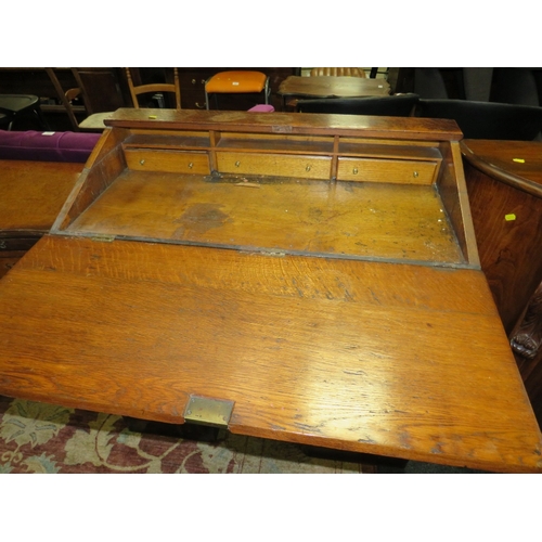 791 - AN ANTIQUE OAK TWIN PEDESTAL DESK - W 94 CM