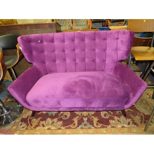 799 - A MODERN PURPLE SHAPED TWO SEATER SOFA