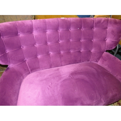 799 - A MODERN PURPLE SHAPED TWO SEATER SOFA