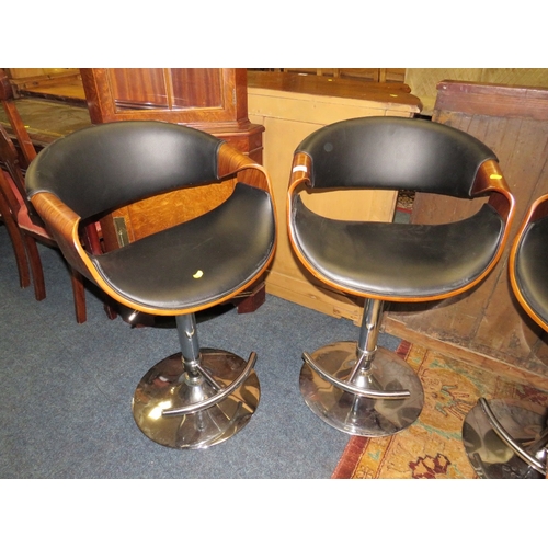 800 - A SET OF FOUR MODERN SWIVEL BAR STOOLS A/F