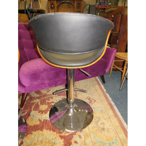 800 - A SET OF FOUR MODERN SWIVEL BAR STOOLS A/F