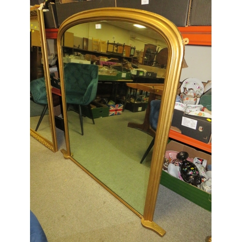 811 - A MODERN GILT FRAMED ARCH TOP MIRROR 127 X 127 CM