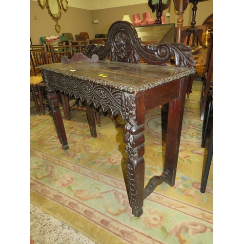 814 - A VICTORIAN CARVED OAK SIDE TABLE W-106 CM