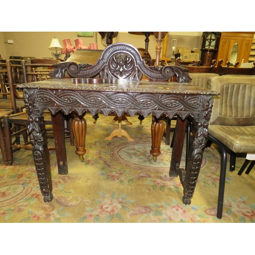 814 - A VICTORIAN CARVED OAK SIDE TABLE W-106 CM