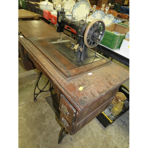 818 - AN ANTIQUE FEDERATION SEWING MACHINE AND TREADLE TABLE