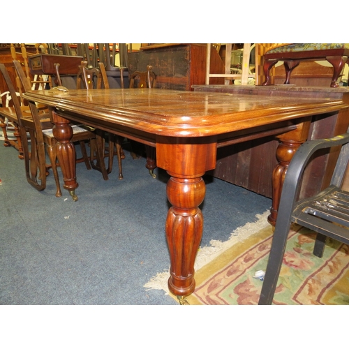 783 - A MID VICTORIAN MAHOGANY PULL-OUT DINING TABLE WITH ONE SPARE LEAF, H 73 CM, L 151 CM, EXTENDED L 20... 