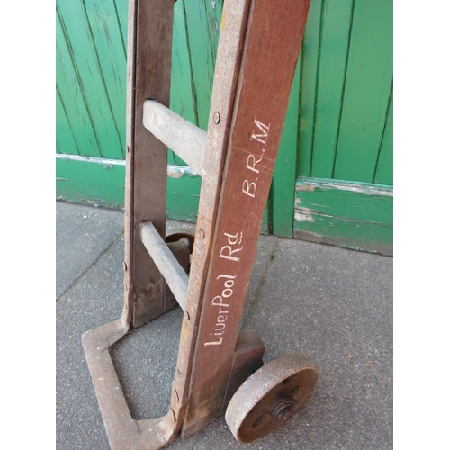 612 - A VINTAGE WOODEN RAILWAY SACK TRUCK / LUGGAGE TROLLEY