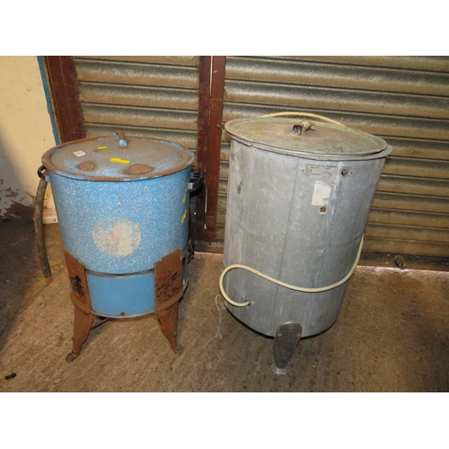 616 - TWO VINTAGE BOILERS COMPRISING AN ENAMEL EXAMPLE AND A LARGE GALVANISED EXAMPLE (2)