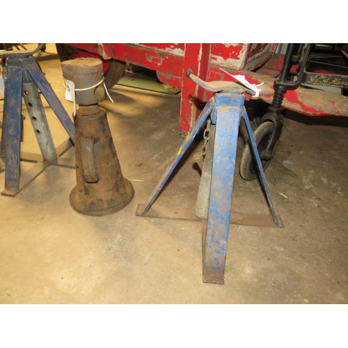 618 - A SELECTION OF VINTAGE CAR AXLE STANDS