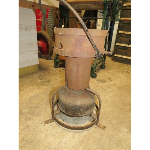 623 - A LARGE CAST METAL VINTAGE HEATER