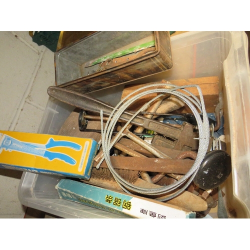 628 - A METAL BOX AND CONTENTS TOGETHER WITH OTHER TOOLS (3)