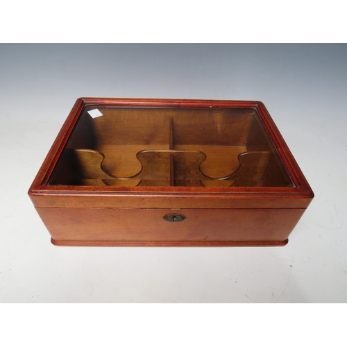 514 - A LATE 19TH CENTURY MAHOGANY GLAZED TABLE TOP CABINET, with shaped shelves to the interior, W 32.5 c... 