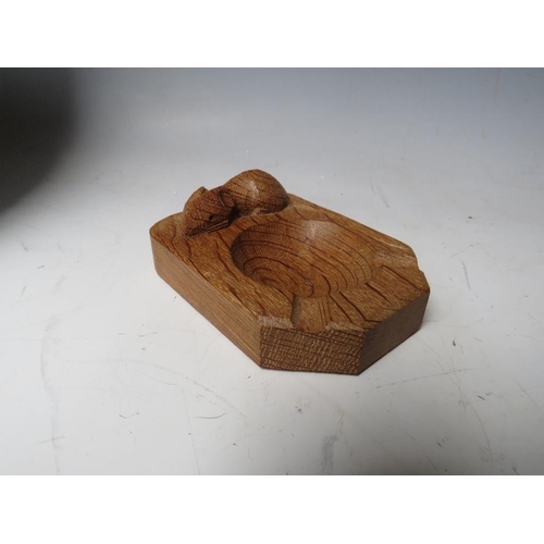 516 - A ROBERT THOMPSON MOUSEMAN ASHTRAY, wit typical carved mouse, 10 x 7.7 cm