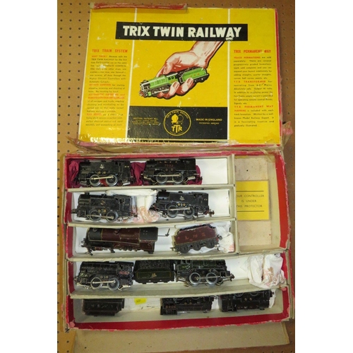 538 - A SELECTION OF TRIX TWIN RAILWAY LOCOMOTIVES AND TENDER, contained in a Trix box