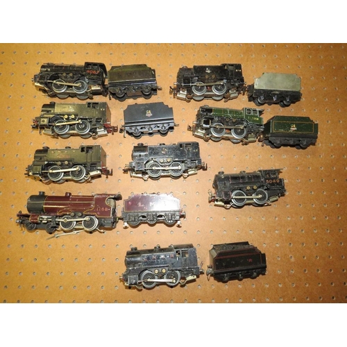 538 - A SELECTION OF TRIX TWIN RAILWAY LOCOMOTIVES AND TENDER, contained in a Trix box