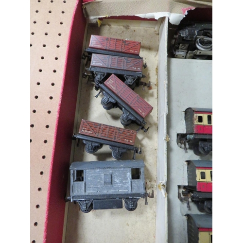 539 - A BOXED TRIX TWIN RAILWAY SET, with various coaches, trucks and locomotive