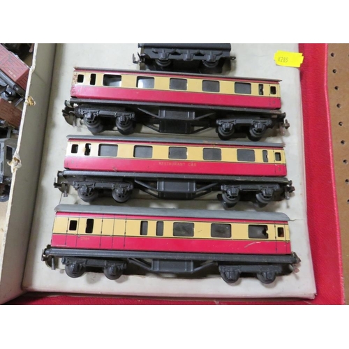 539 - A BOXED TRIX TWIN RAILWAY SET, with various coaches, trucks and locomotive