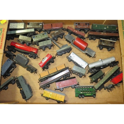 544 - A SELECTION OF HORNBY AND TRIX MODEL RAILWAY TRUCKS, TANKERS AND VEHICLES