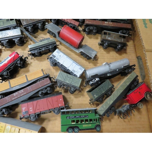 544 - A SELECTION OF HORNBY AND TRIX MODEL RAILWAY TRUCKS, TANKERS AND VEHICLES