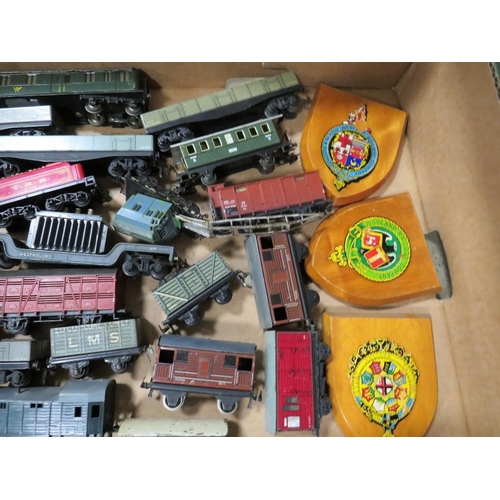 545 - A BOX CONTAINING VARIOUS HORNBY / TRIX MODEL RAILWAY TRUCKS, coaches and various wooden railway shie... 