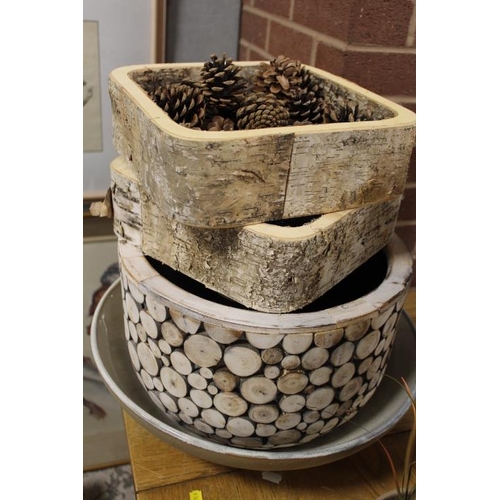 41 - A SELECTION OF HOME ACCESSORIES TO INCLUDE WOOD EFFECT PLANTER, RUSTIC STOOL ETC