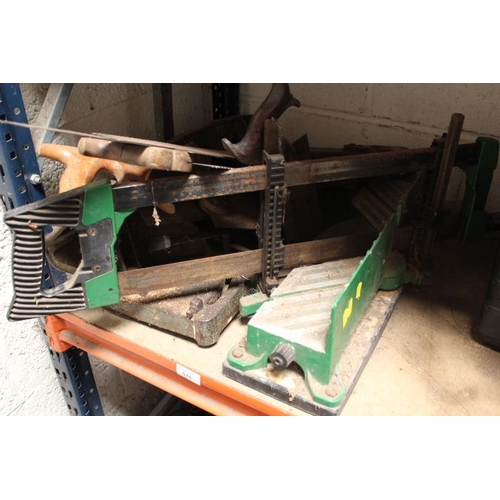 516 - A CAST IRON MITRE GUILLOTINE WITH MITRE SAW AND VARIOUS WOOD SAWS