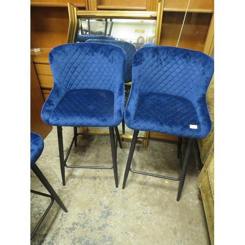 605 - A PAIR OF MODERN BLUE KITCHEN STOOLS