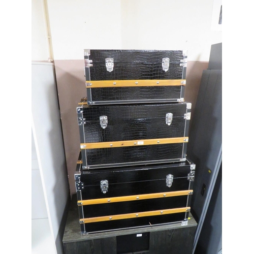 623 - A SET OF THREE MODERN GRADUATED PACKING TRUNKS - LARGEST H-51 CM W-81 CM