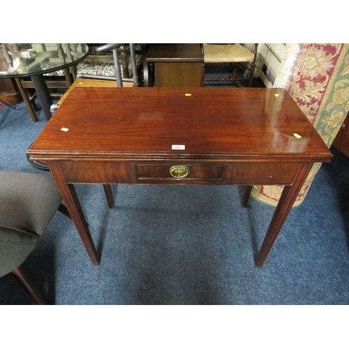 646 - A GEORGIAN MAHOGANY FOLD-OVER SUPPER TABLE