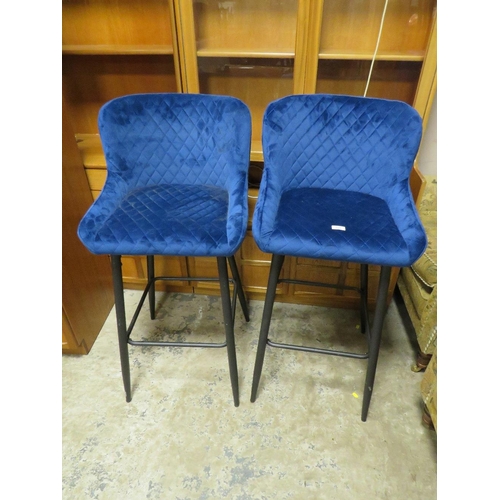 683 - A PAIR OF MODERN UPHOLSTERED BLUE KITCHEN STOOLS