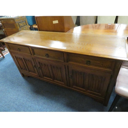 686 - A LARGE OAK LINENFOLD SERVING SIDEBOARD W-162 CM