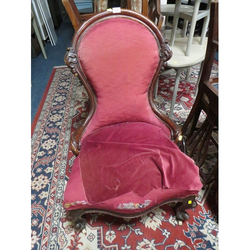 688 - A VICTORIAN MAHOGANY FRAMED LADIES CHAIR