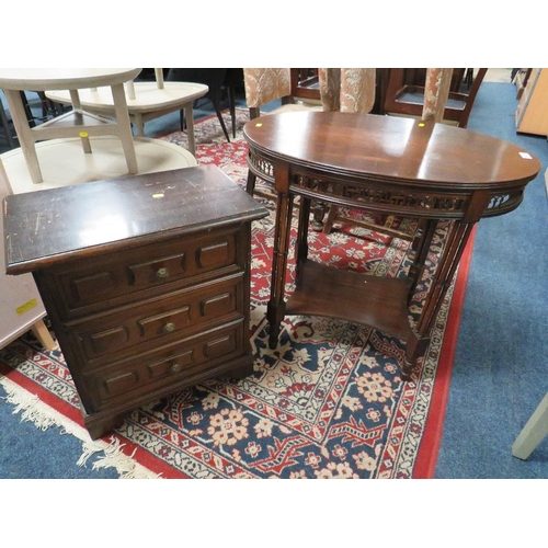 692 - AN ANTIQUE MAHOGANY OVAL TABLE A/F AND A THREE DRAWER CHEST (2)