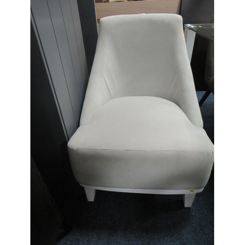 697 - A MODERN UPHOLSTERED BEDROOM CHAIR