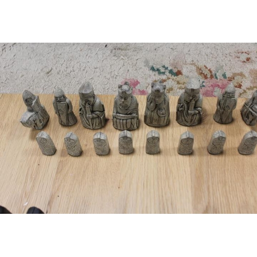 71 - A TRAY OF ASSORTED VINTAGE DOG AND CAT FIGURES TOGETHER WITH A TRAY OF ASSORTED OWL FIGURES AND A BA... 