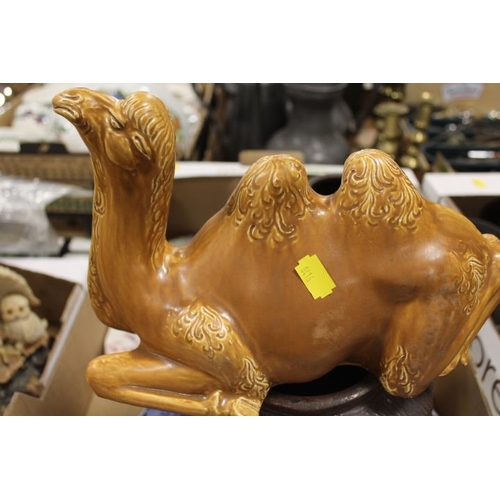 72 - A TRAY OF ANTIQUE AND VINTAGE POTTERY AND CERAMICS TO INCLUDE AN UNUSUAL FIGURE OF A CAMEL, ANTIQUE ... 