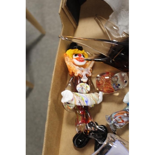 108 - A TRAY OF ASSORTED STUDIO GLASSWARE ETC TO INCLUDE CAITHNESS, MURANO ETC - THE TWO CLOWNS WITH DAMAG... 