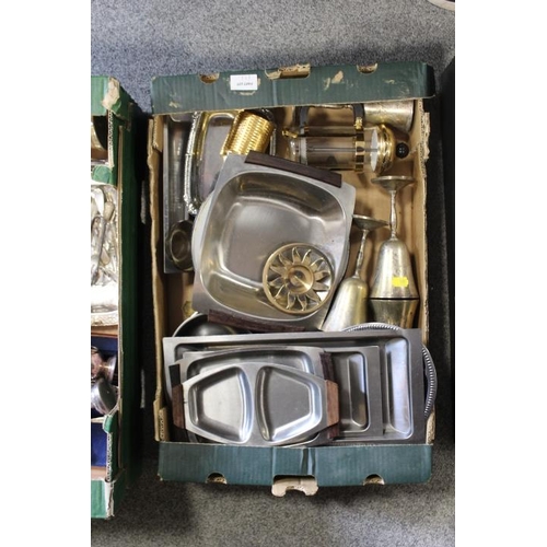 111 - THREE TRAYS OF ASSORTED METALWARE TO INCLUDE BRASS, COPPER AND SILVER PLATED ITEMS ETC