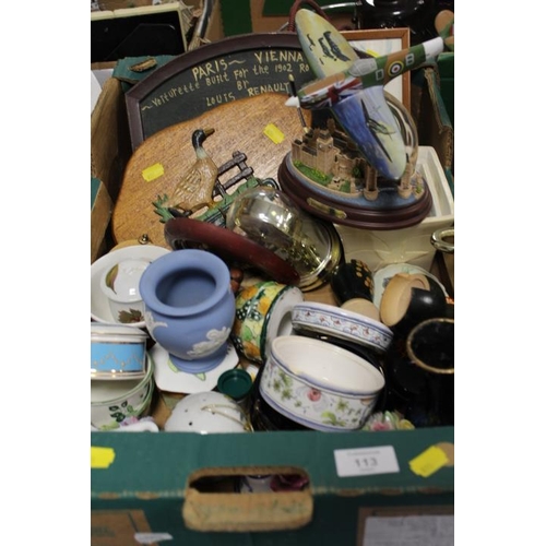 113 - TWO TRAYS OF ASSORTED CERAMICS TO INCLUDE AYNSLEY ETC,F TOGETHER WITH A TRAY OF LILLIPUT LANE COTTAG... 