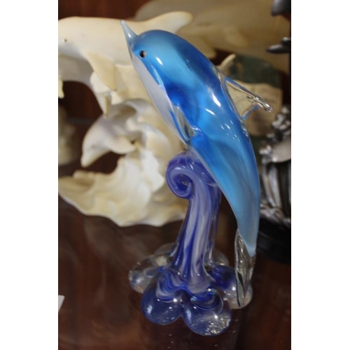 131 - A COLLECTION OF DOLPHIN FIGURES TO INCLUDE TWO MURANO / STUDIO GLASS EXAMPLES