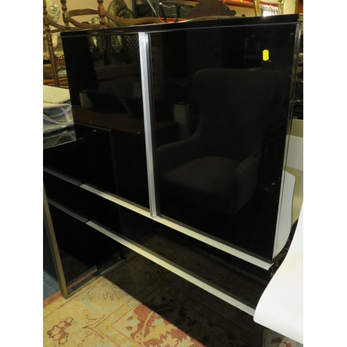 738 - A MODERN BLACK GLOSS CABINET WITH TWO DRAWERS BELOW H-130 W-100 CM