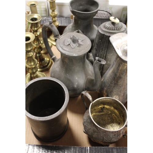 77 - TWO TRAYS OF ASSORTED METALWARE TO INCLUDE A BRONZE TANKARD WITH CROWN STAMP AND 'RWR' PLUS CHEQUERB... 