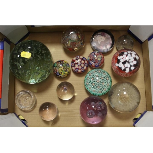 83 - TWO TRAYS OF ASSORTED GLASSWARE TO INCLUDE A RUSSIAN GLASS EGG, A SELECTION OF FOURTEEN PAPERWEIGHTS... 