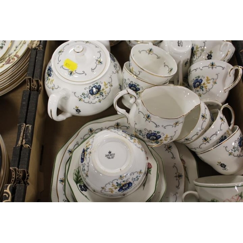 88 - TWO TRAYS OF ASSORTED CERAMICS COMPRISING A TRAY OF DUCHESS TEAWARE AND AN ASSORTED TRAY INCLUDING A... 