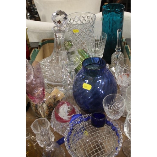 90 - TWO TRAYS OF ASSORTED GLASSWARE TO INCLUDE VARIOUS CUT GLASS ITEMS, DECANTERS, CAITHNESS EXAMPLES ET... 